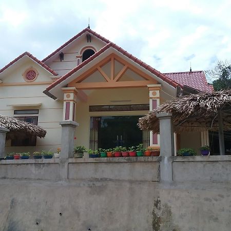 Thac Ba Family Homestay Ho To Exteriör bild